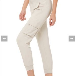 Alo Yoga 7/8 High-Waist Cargo Sweatpant XS